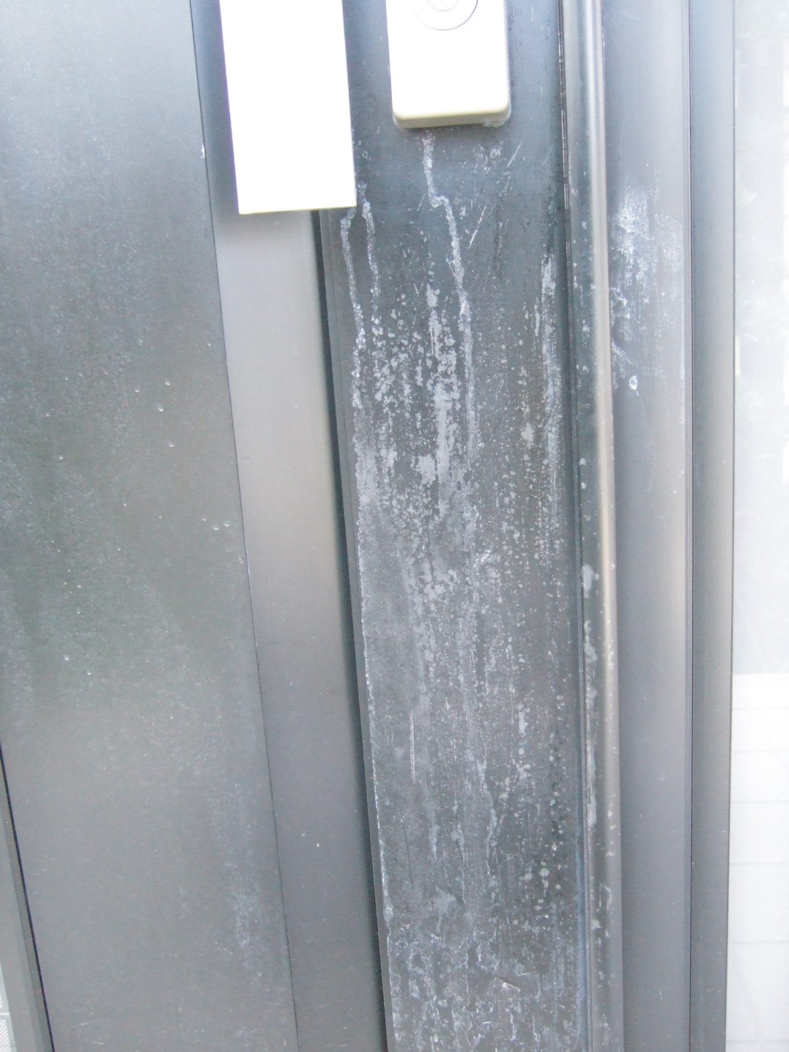 アルミ製玄関ドアの傷・劣化 ハウトケアー