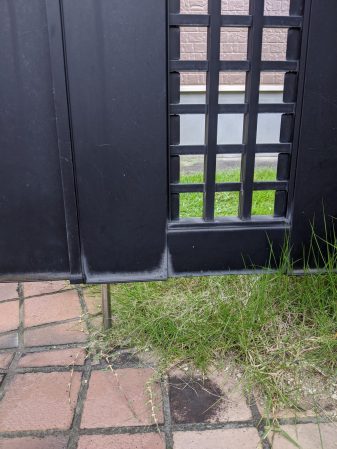 アルミ製門扉の劣化